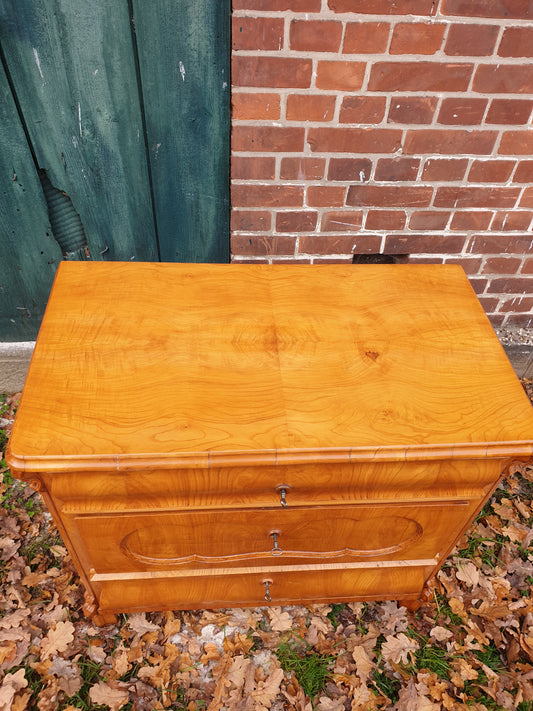 Louise-Phillipp Esche Kommode