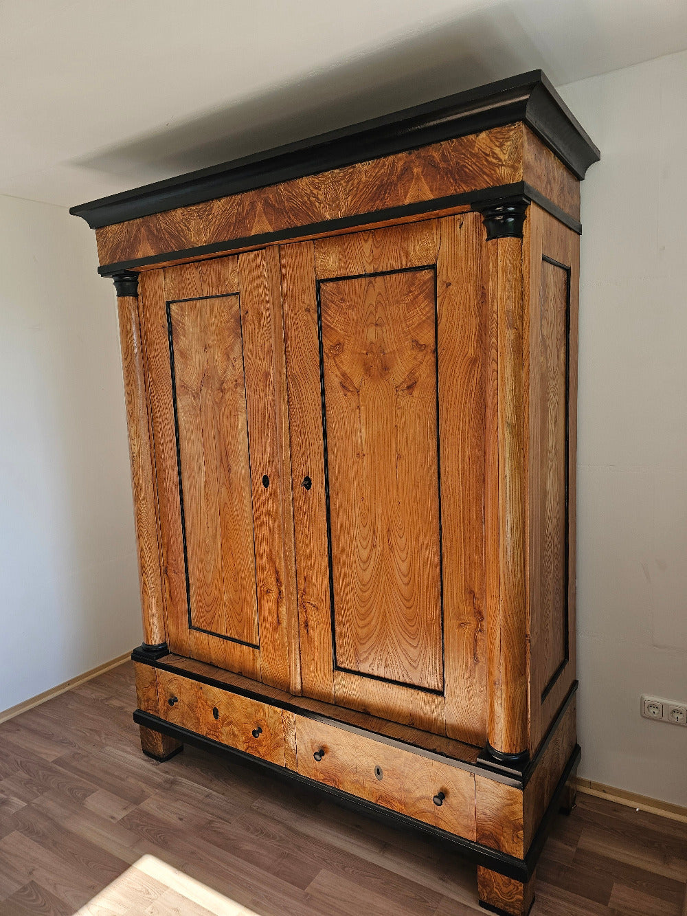 Esche Schrank Biedermeier antik