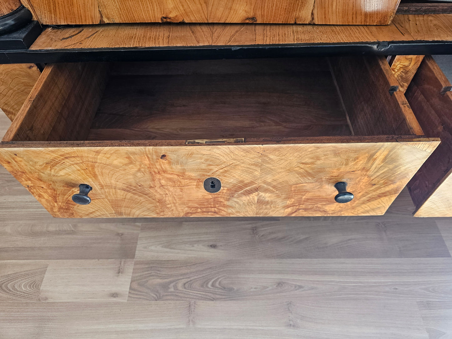Esche Schrank Biedermeier antik schublade