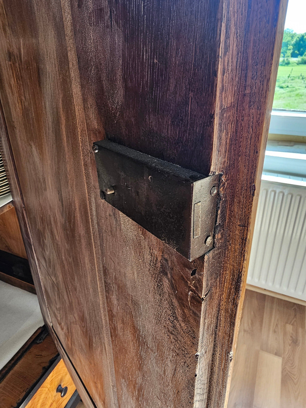Esche Schrank Biedermeier antik tür