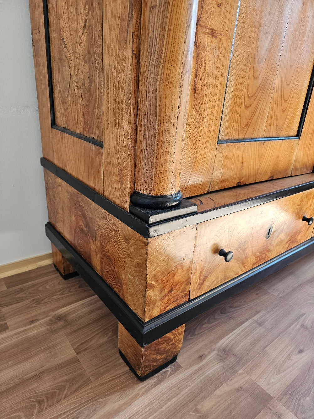 Esche Schrank Biedermeier antik