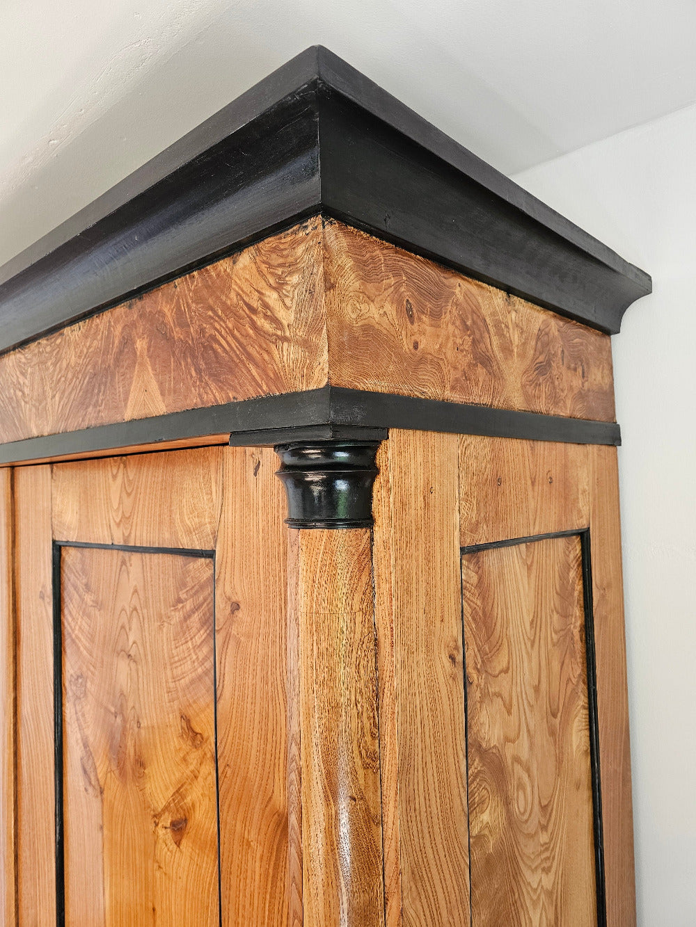 Esche Schrank Biedermeier antik