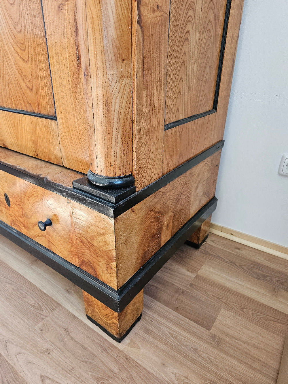 Esche Schrank Biedermeier antik