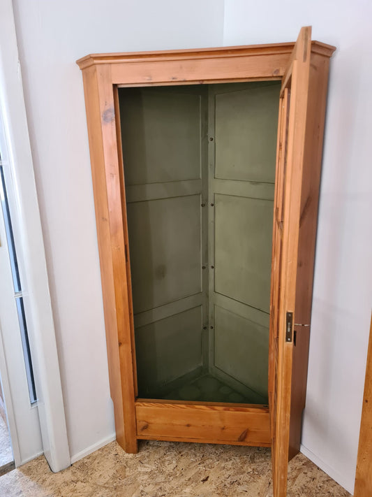 Eckschrank Kiefer um 1820