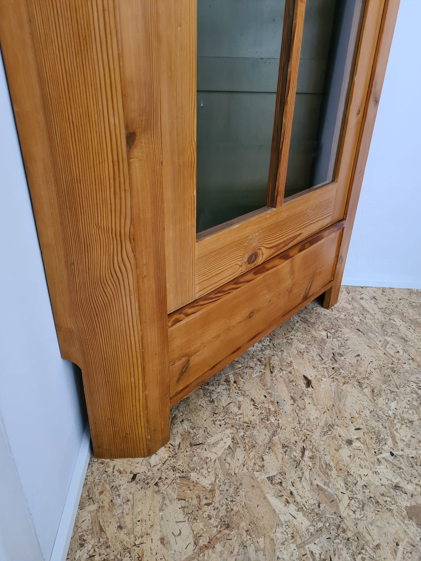 Eckschrank Kiefer um 1820