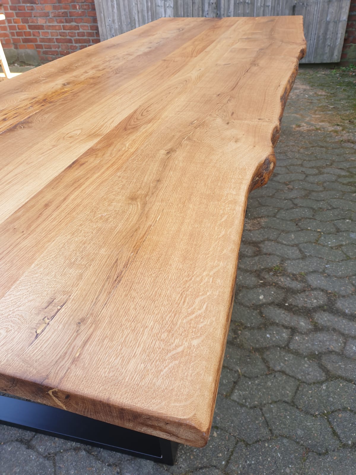 Massiver Eiche Tisch mit Baumkante Tischplatte aus Eiche massiv massivholz Metall Baumkante
