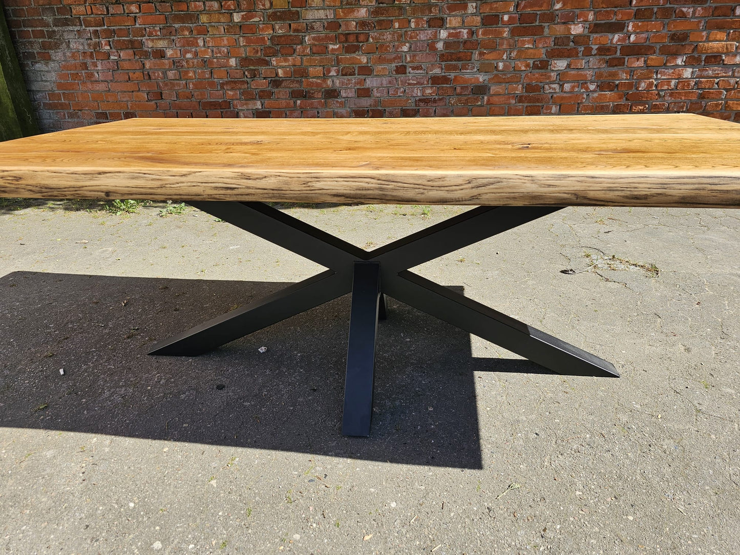 Eiche Tisch mit Baumkante mit Spider-Beinen Metall Massivholztisch Holz Massiv