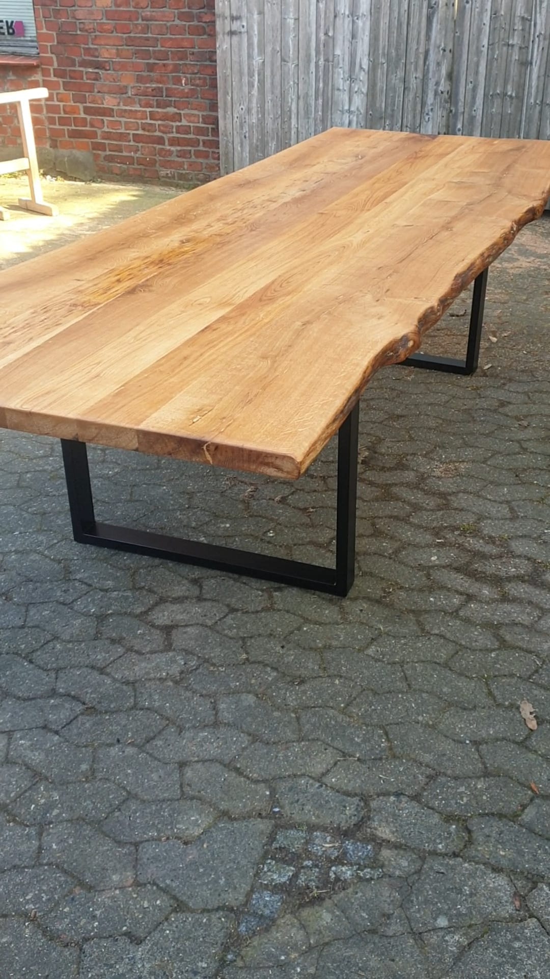 Massiver Eiche Tisch mit Baumkante Tischplatte aus Eiche massiv massivholz Tischbeine Metall Baumkante