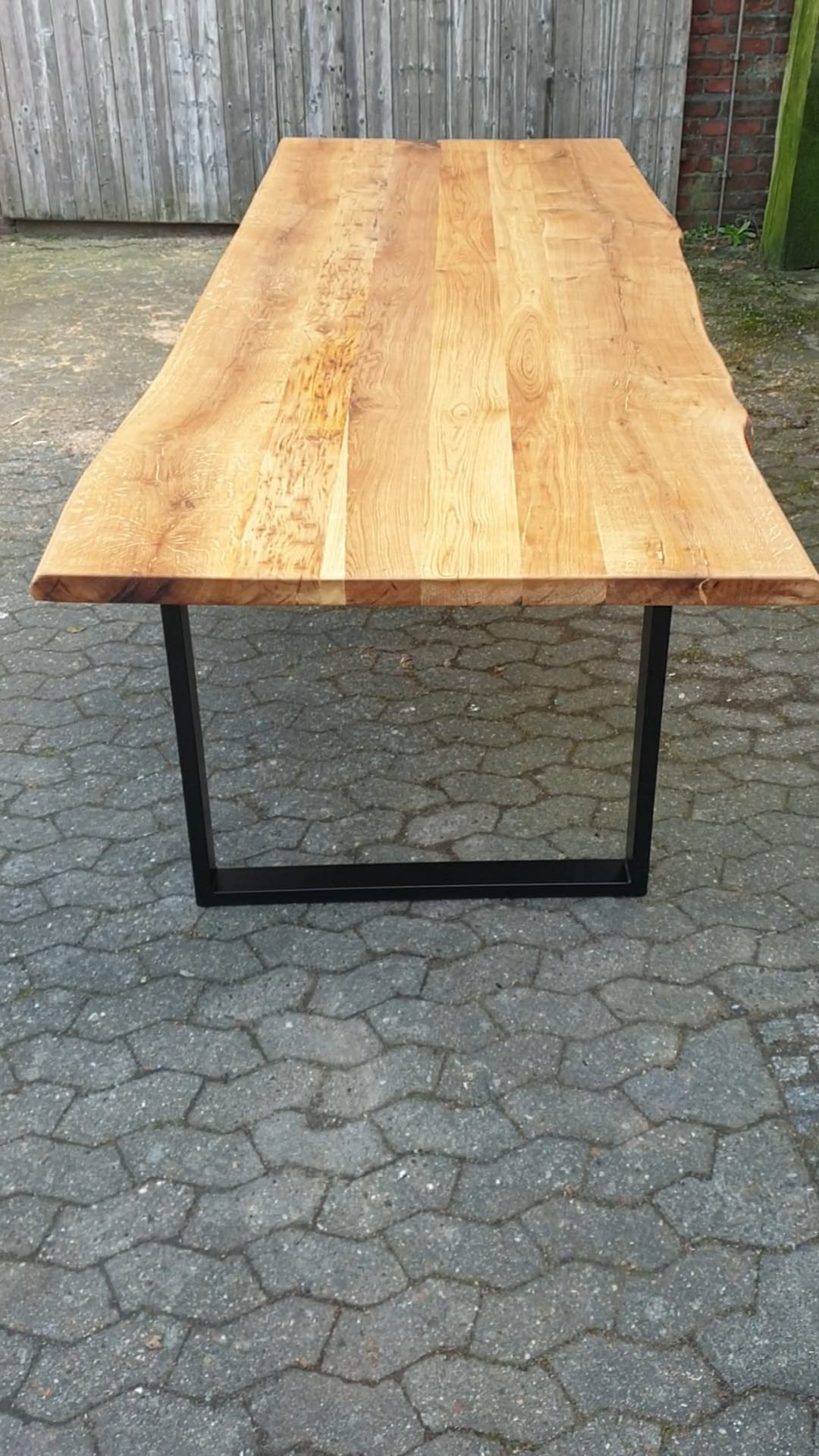 Massiver Eiche Tisch mit Baumkante Tischplatte aus Eiche massiv massivholz Tischbeine Metall Baumkante