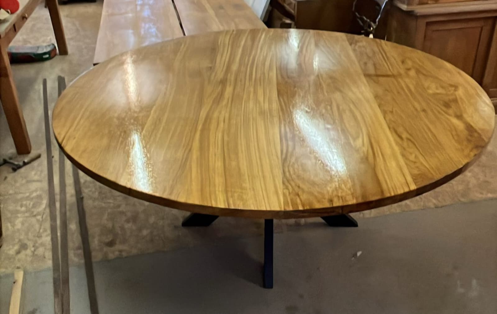 Besprechungstisch rund 120 cm aus Eiche massiv – ovaler Seminartisch aus Eiche