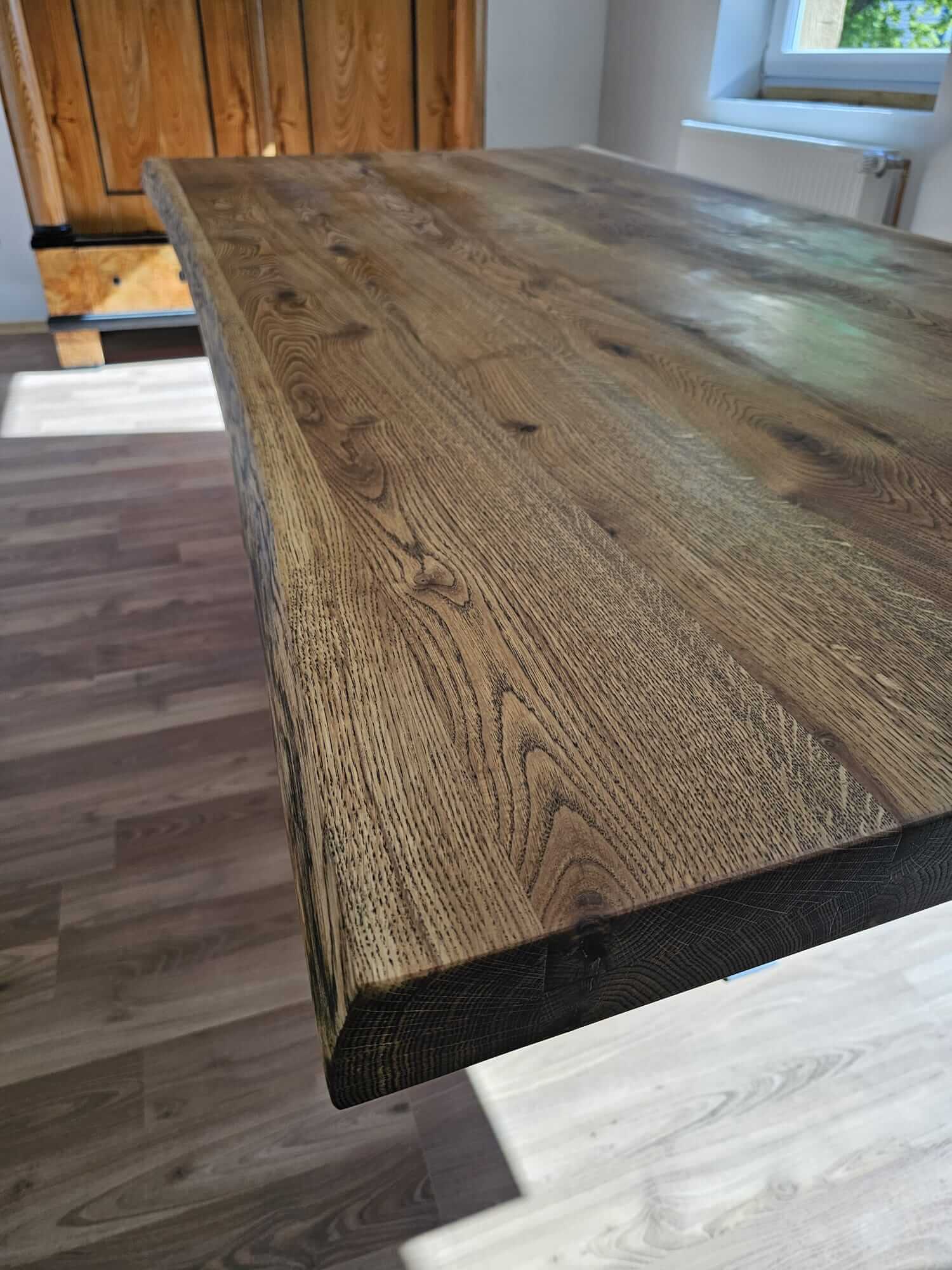Eiche Tisch mit Baumkante mit Spider-Beinen Metall Massivholztisch Holz Massiv